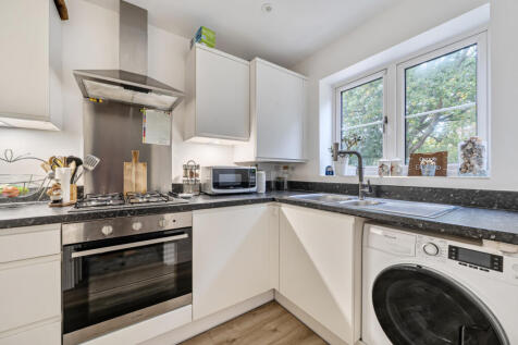 1365703-9-68e9461...