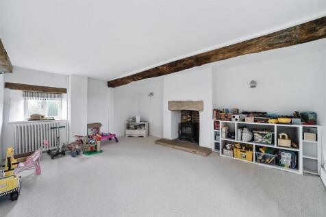 Dining room/playroom