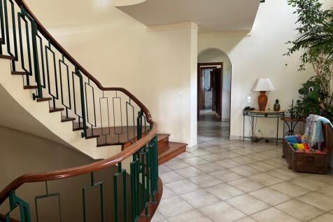 7 Bedroom Villa