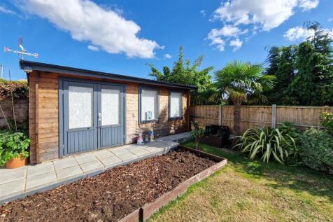 self contained summerhouse-log cabin
