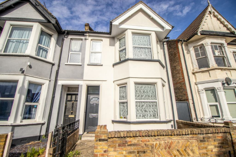 3 bedroom terraced house for sale in Valkyrie Road, Westcliff-on-sea, SS0