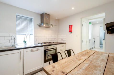 90 Ashford Street Kitchen 2