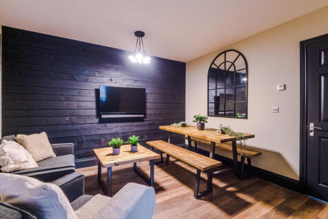 Flat V, HF, Living Room 4