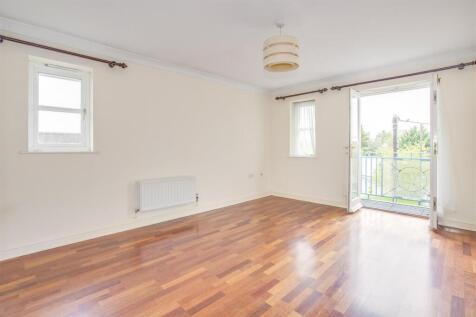 8 Midsummer Court, Penn Road, HP15 7LD-4.jpg