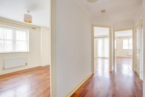 8 Midsummer Court, Penn Road, HP15 7LD-9.jpg