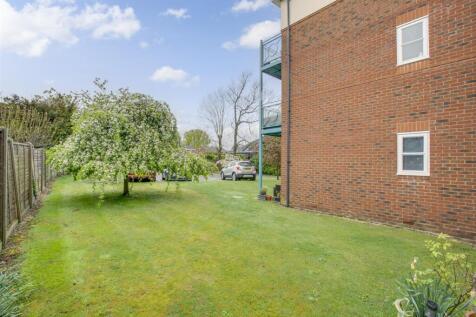 8 Midsummer Court, Penn Road, HP15 7LD-13.jpg