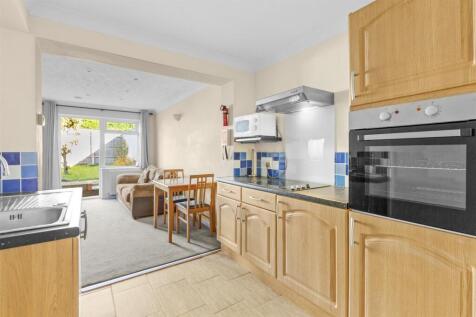 13 Court Lawns, HP10 8DH-6.jpg