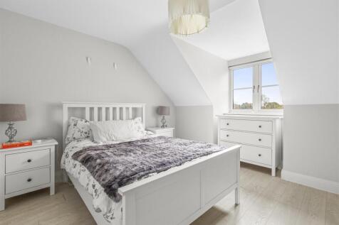 14 Queens Court, Amersham Road, HP15 7HN-8.jpg