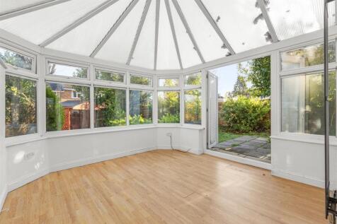 32 Campbells Ride, HP15 6TQ-8.jpg