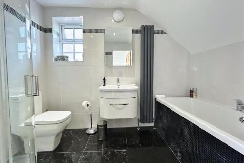 Master Bedroom En-Suite