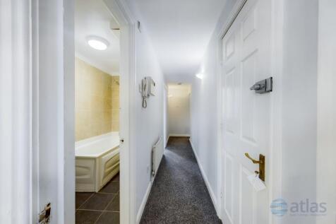 Hallway/Bathroom