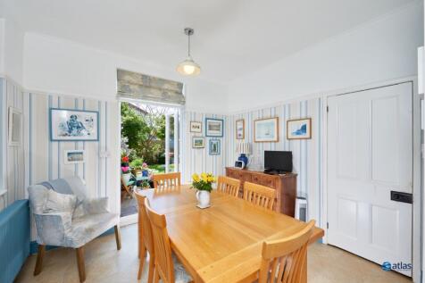 Kitchen/Dining Area
