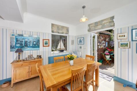 Kitchen/Dining Area