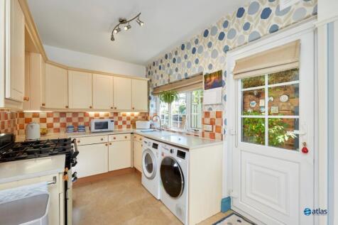 Kitchen/Dining Area
