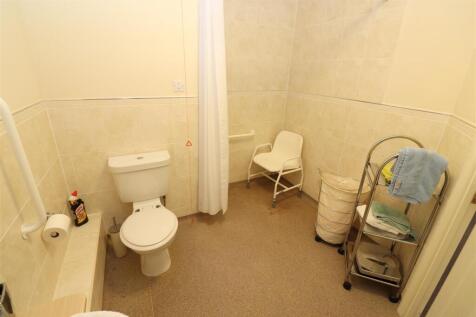 En-suite Shower Room / WC