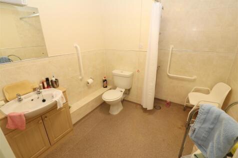 En-suite Shower Room / WC