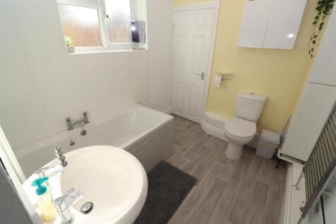 Ground Floor Bathroom / WC