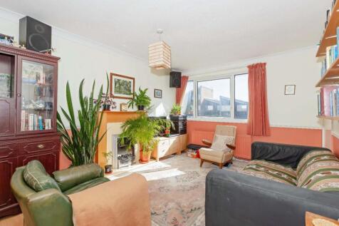 Labernum Close_8.jpg