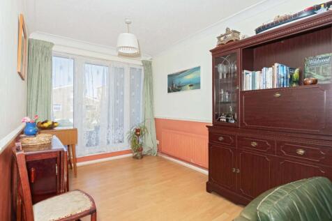 Labernum Close_9.jpg