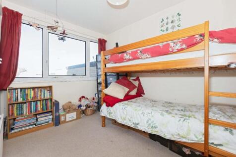 Labernum Close_4.jpg