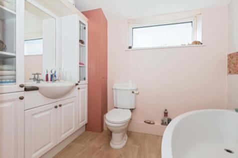 Labernum Close_3.jpg