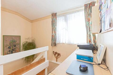 Labernum Close_6.jpg