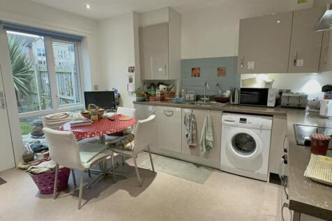 Spacious Breakfast Kitchen