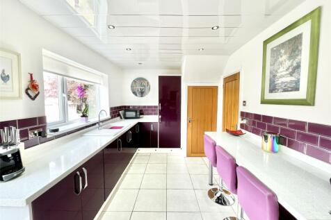 Breakfasting Kitchen