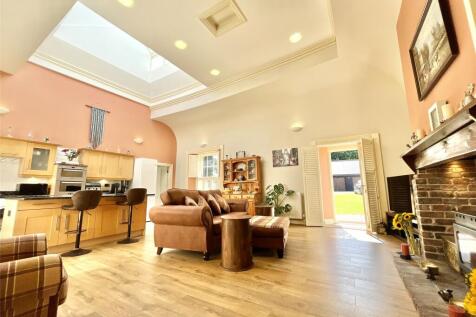 Lounge/Kitchen