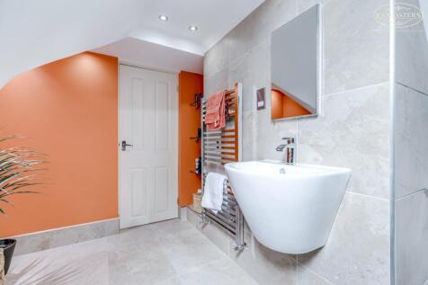Bedroom 1en suite 