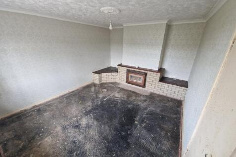 Reception room or master bedroom 