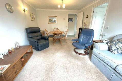 2 Barton Court Lo...