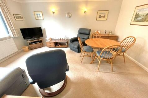 2 Barton Court Lo...