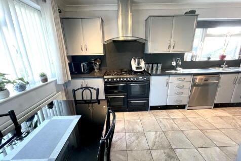 16 Holly Drive Ki...