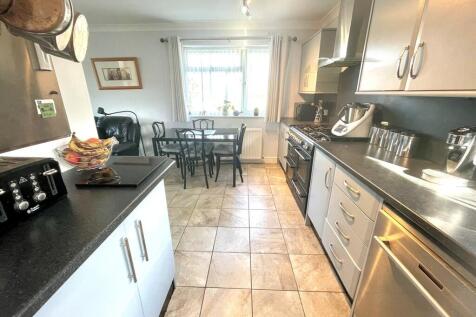 16 Holly Drive Ki...
