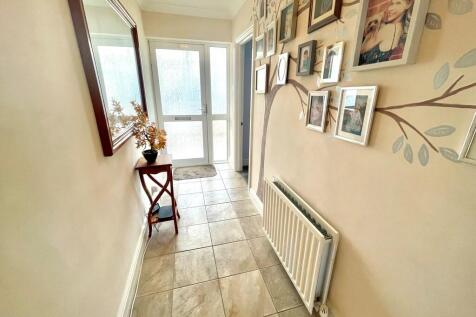 16 Holly Drive En...