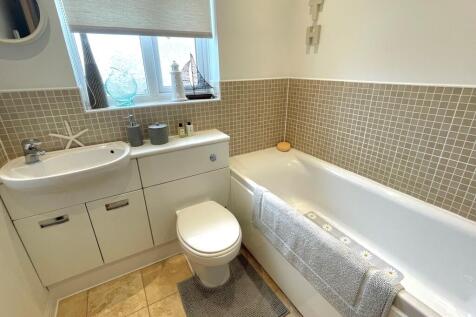 27 The Poplars Ba...