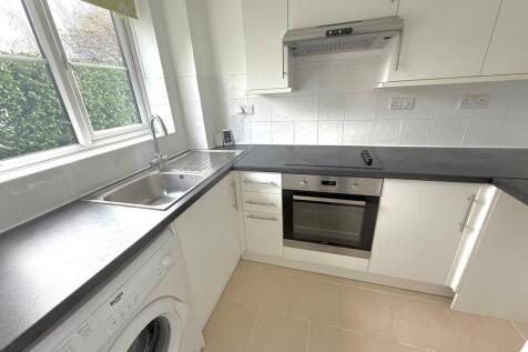 18 Dorking Kitche...