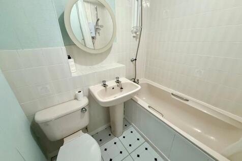 18 Dorking Bathro...