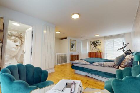 MASTER BEDROOM SUITE