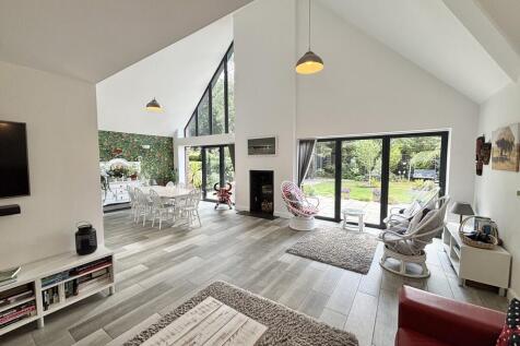 Open Plan Sitting...