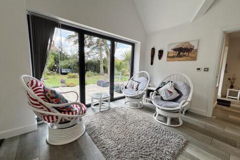 Open Plan Sitting...