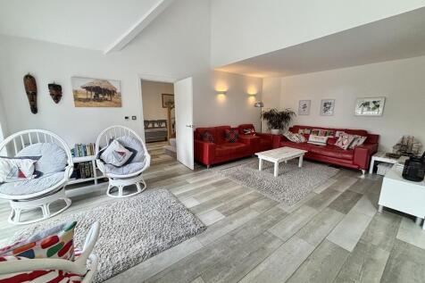 Open Plan Sitting...