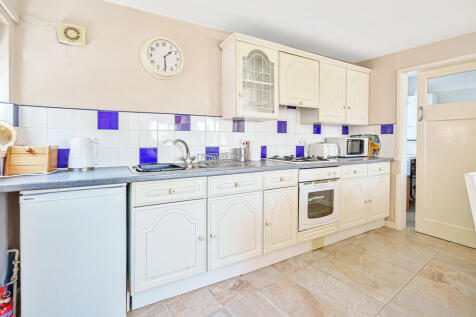Studio Flat - Bre...