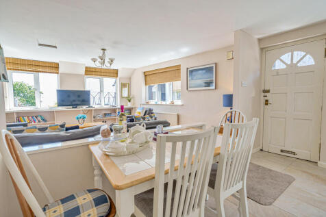 Studio Flat - Liv...