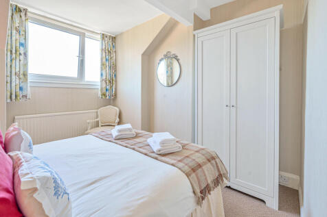 Studio Flat - Bed...