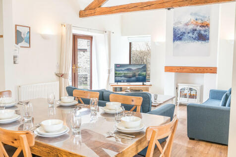  Open Plan Living...