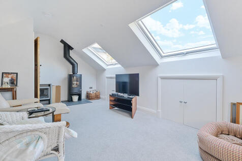 Living Room/Bedro...