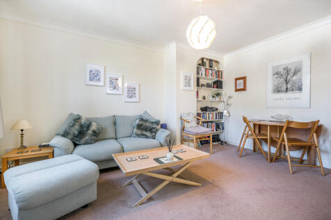 Lounge/Dining Roo...