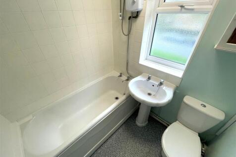 8 Muston Bathroom.jpg